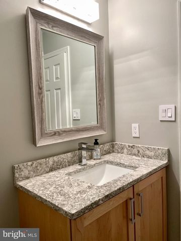 2010 N BRANDYWINE ST, Arlington, VA 22207