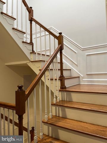 2010 N BRANDYWINE ST, Arlington, VA 22207