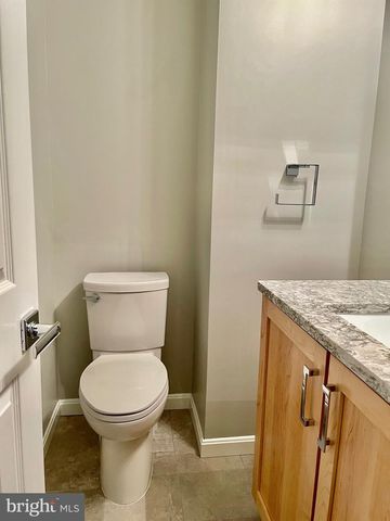 2010 N BRANDYWINE ST, Arlington, VA 22207