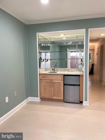 2010 N BRANDYWINE ST, Arlington, VA 22207