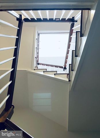2010 N BRANDYWINE ST, Arlington, VA 22207
