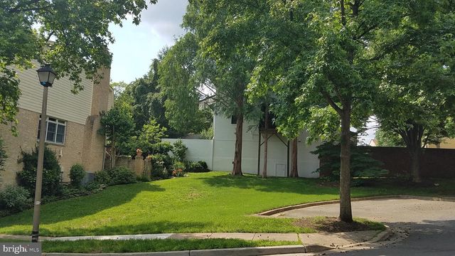 2010 N BRANDYWINE ST, Arlington, VA 22207