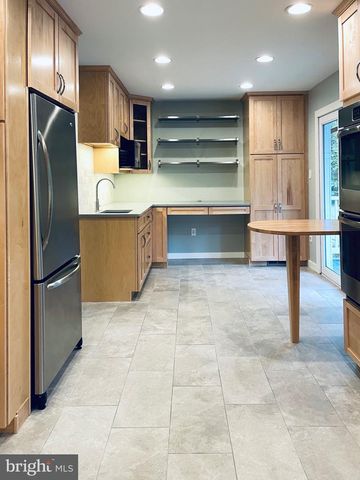 2010 N BRANDYWINE ST, Arlington, VA 22207