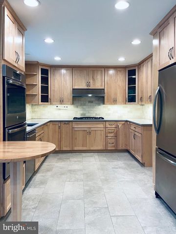 2010 N BRANDYWINE ST, Arlington, VA 22207