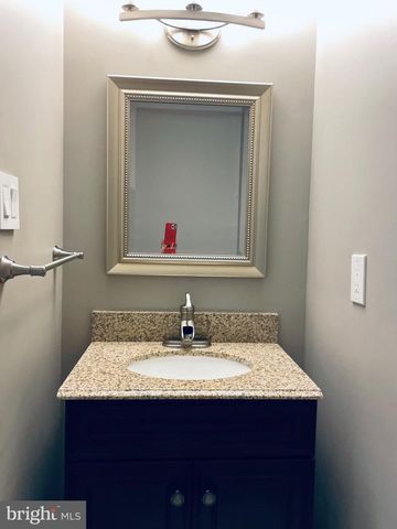 2010 N BRANDYWINE ST, Arlington, VA 22207