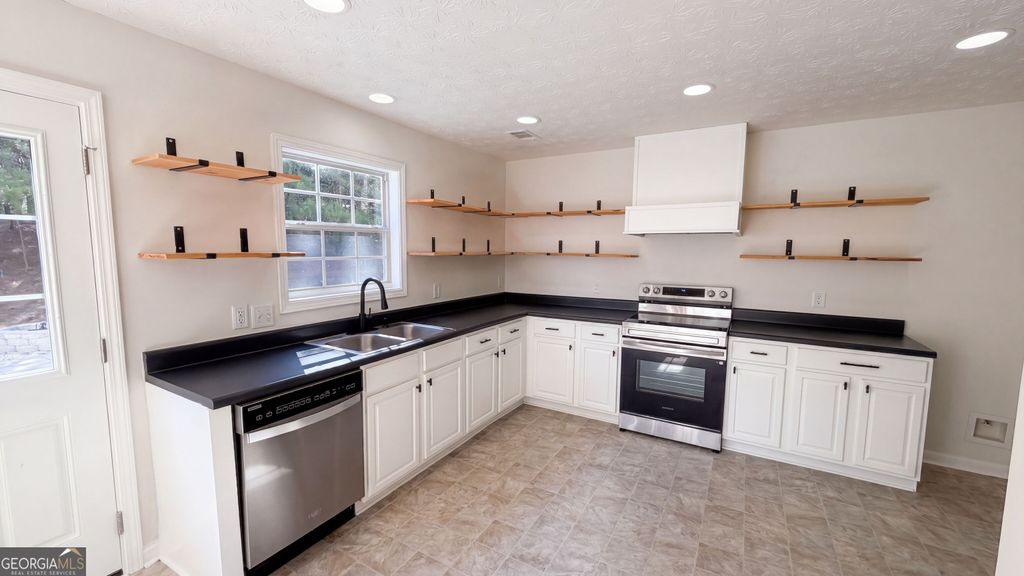 1668 Bennett Drive, Mcdonough, GA 30253 — photo 2