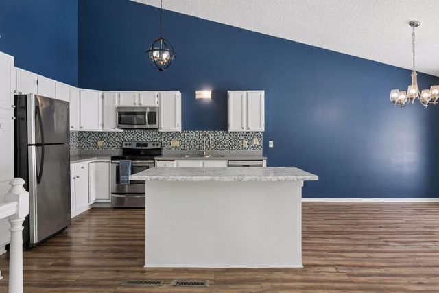 2053 Edgerton Street, Maplewood, MN 55117