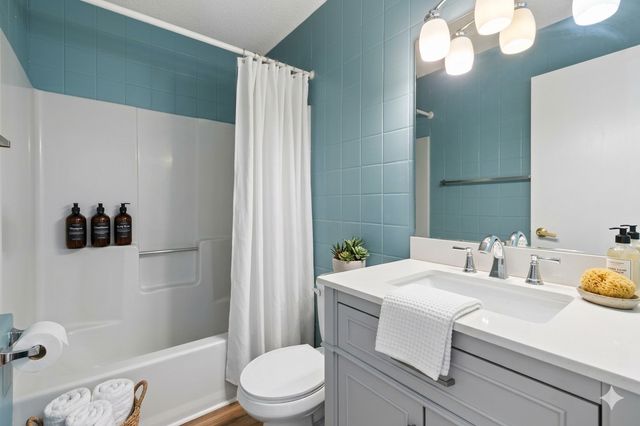 2053 Edgerton Street, Maplewood, MN 55117