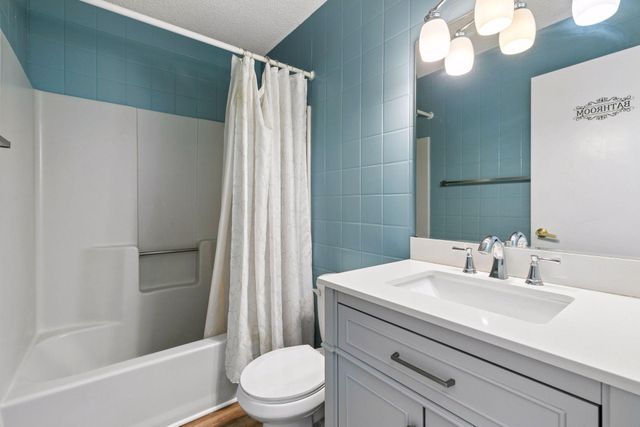 2053 Edgerton Street, Maplewood, MN 55117