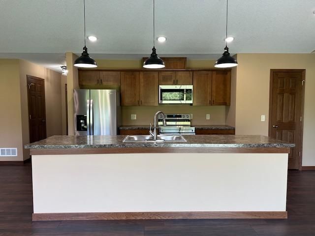 1560 Gray Fox Dr. NE, Owatonna, MN 55060