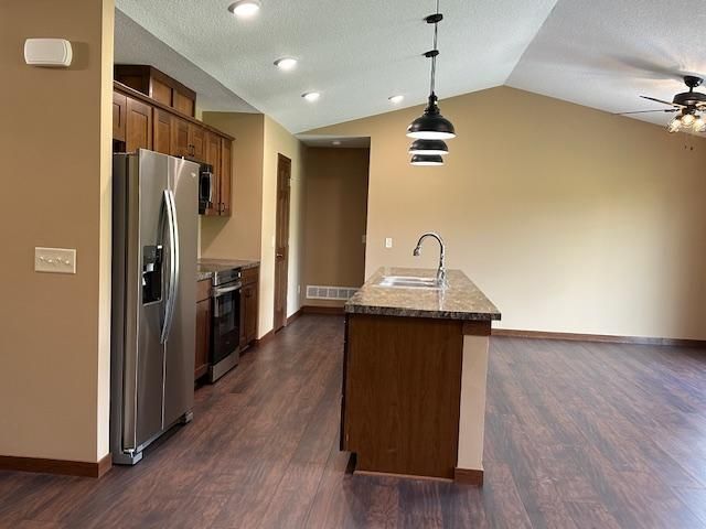 1560 Gray Fox Dr. NE, Owatonna, MN 55060