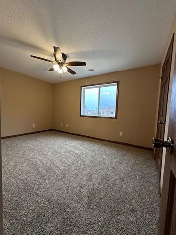 1560 Gray Fox Dr. NE, Owatonna, MN 55060