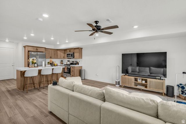 1402 N MEADOW LN, Spanish Fork, UT 84660