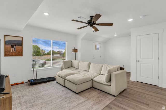 1402 N MEADOW LN, Spanish Fork, UT 84660