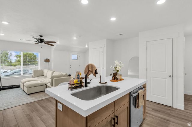 1402 N MEADOW LN, Spanish Fork, UT 84660