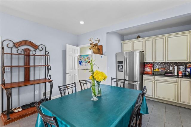 81 5th Ave, Lowell, MA 01854