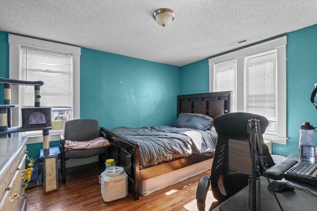 81 5th Ave, Lowell, MA 01854