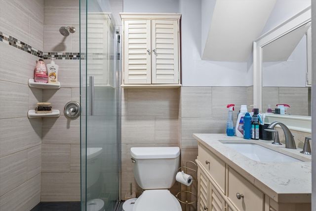 81 5th Ave, Lowell, MA 01854