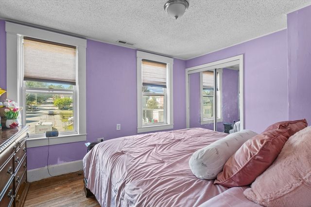 81 5th Ave, Lowell, MA 01854