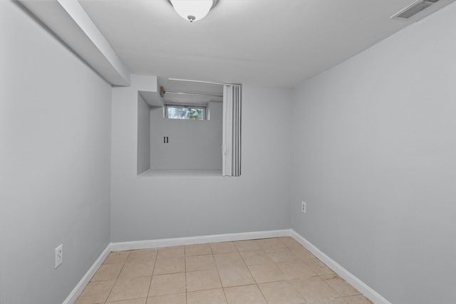 81 5th Ave, Lowell, MA 01854