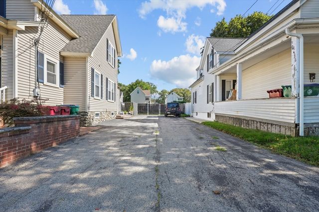 81 5th Ave, Lowell, MA 01854