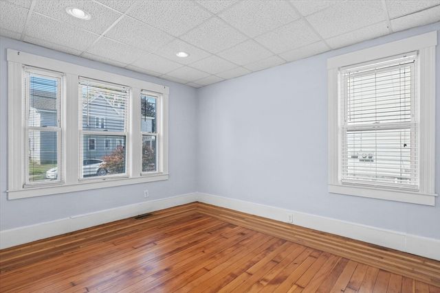81 5th Ave, Lowell, MA 01854