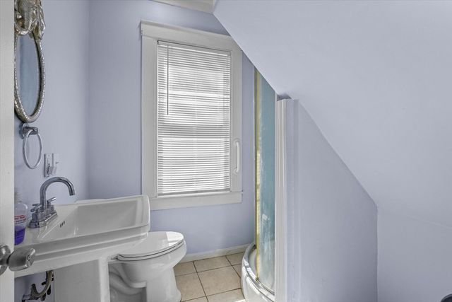 81 5th Ave, Lowell, MA 01854