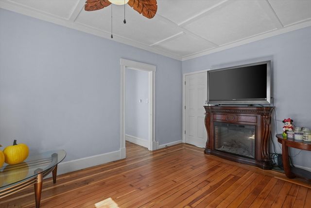 81 5th Ave, Lowell, MA 01854