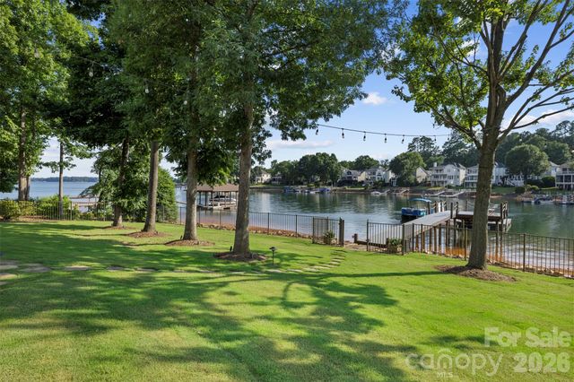 18407 Peninsula Cove Lane, Cornelius, NC 28031