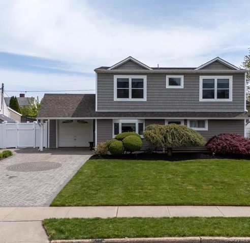 35 MARTIN, Westbury, NY 11590