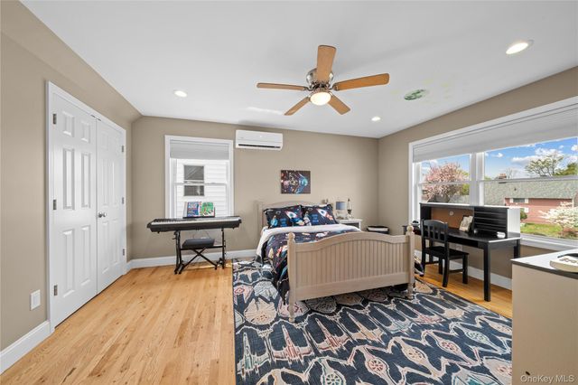 35 MARTIN, Westbury, NY 11590