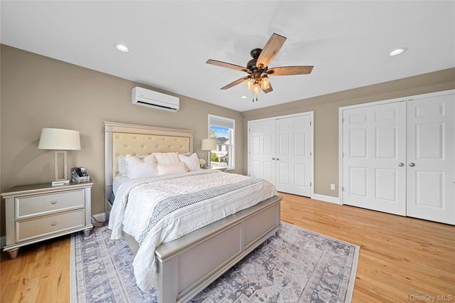 35 MARTIN, Westbury, NY 11590