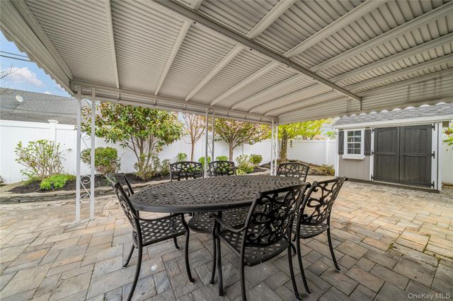 35 MARTIN, Westbury, NY 11590