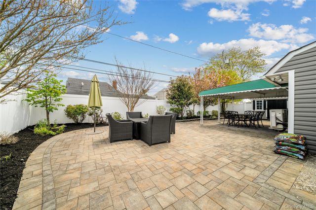 35 MARTIN, Westbury, NY 11590
