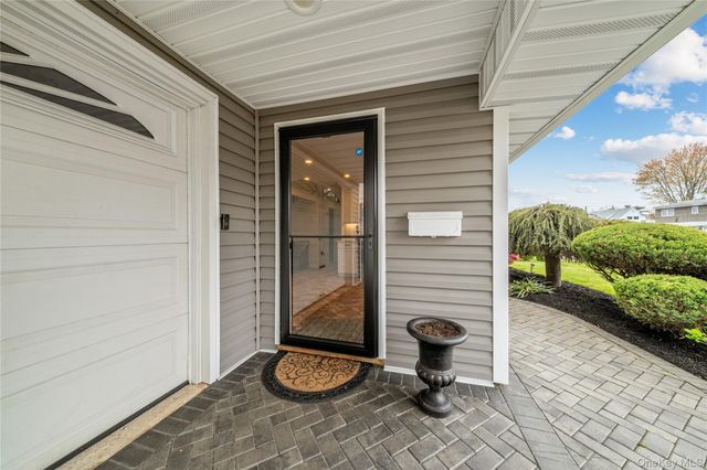 35 MARTIN, Westbury, NY 11590