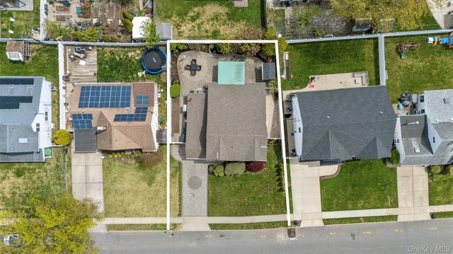 35 MARTIN, Westbury, NY 11590