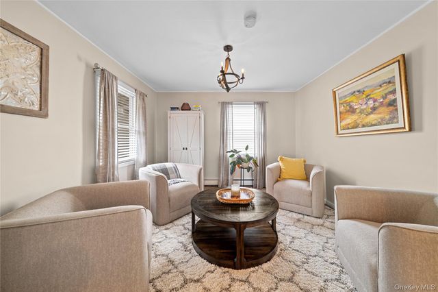 35 MARTIN, Westbury, NY 11590