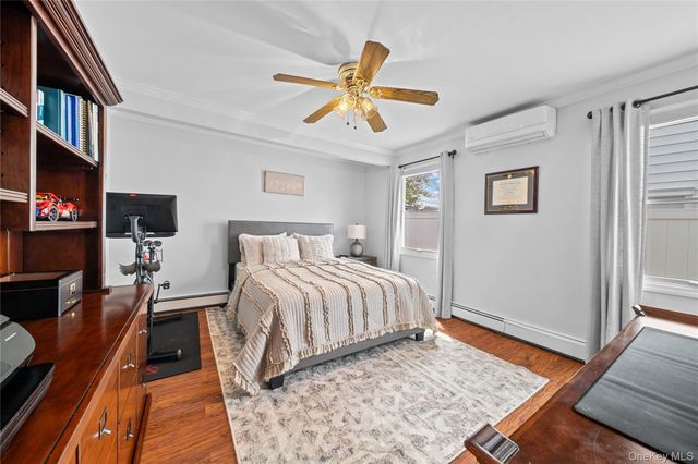35 MARTIN, Westbury, NY 11590