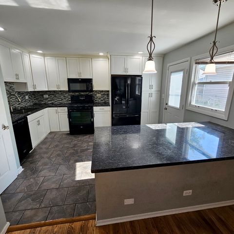 618 W Comstock Avenue, Elmhurst, IL 60126