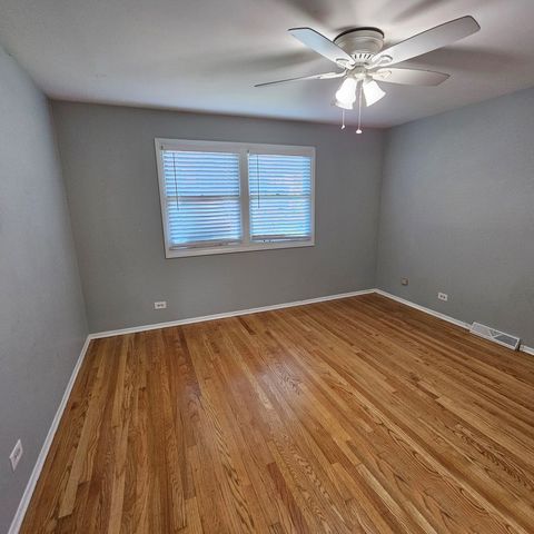 618 W Comstock Avenue, Elmhurst, IL 60126