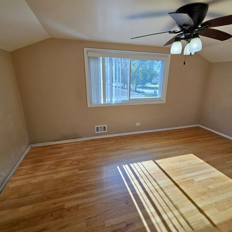 618 W Comstock Avenue, Elmhurst, IL 60126