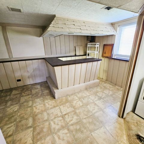 618 W Comstock Avenue, Elmhurst, IL 60126