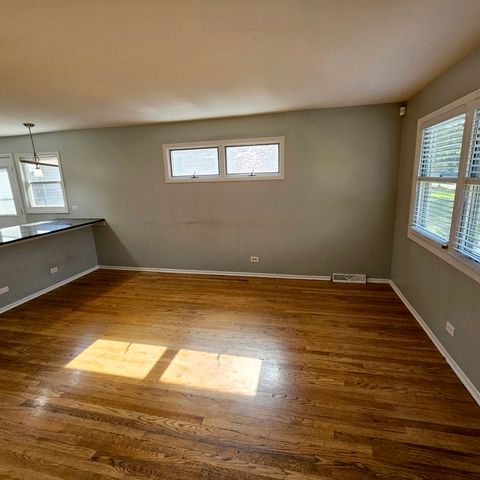 618 W Comstock Avenue, Elmhurst, IL 60126