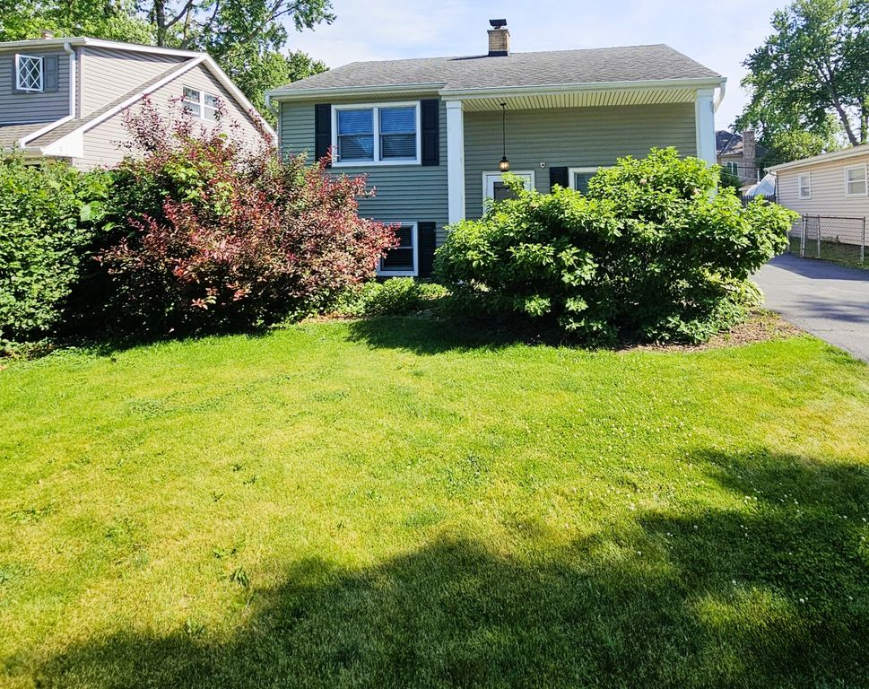 618 W Comstock Avenue, Elmhurst, IL 60126