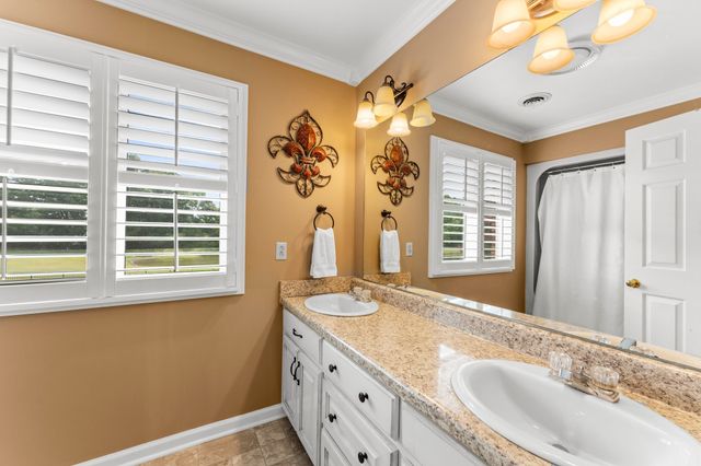 214 Kingsridge Blvd, Tullahoma, TN 37388