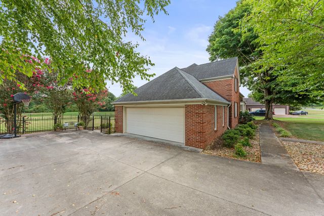 214 Kingsridge Blvd, Tullahoma, TN 37388