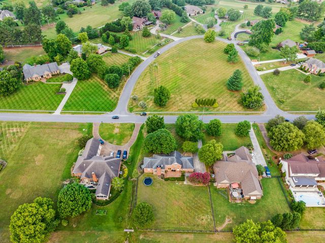 214 Kingsridge Blvd, Tullahoma, TN 37388