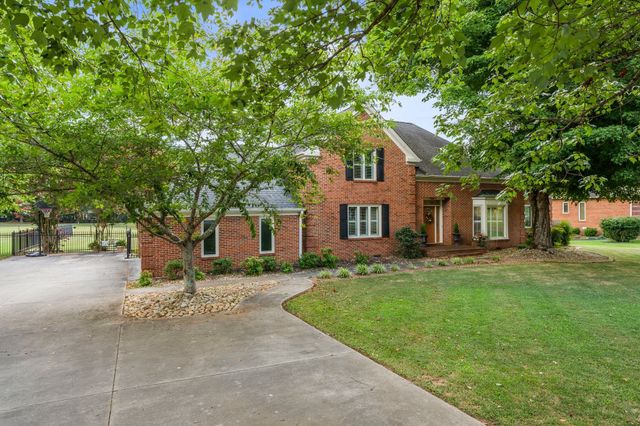 214 Kingsridge Blvd, Tullahoma, TN 37388