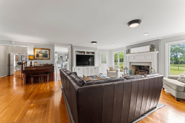 214 Kingsridge Blvd, Tullahoma, TN 37388