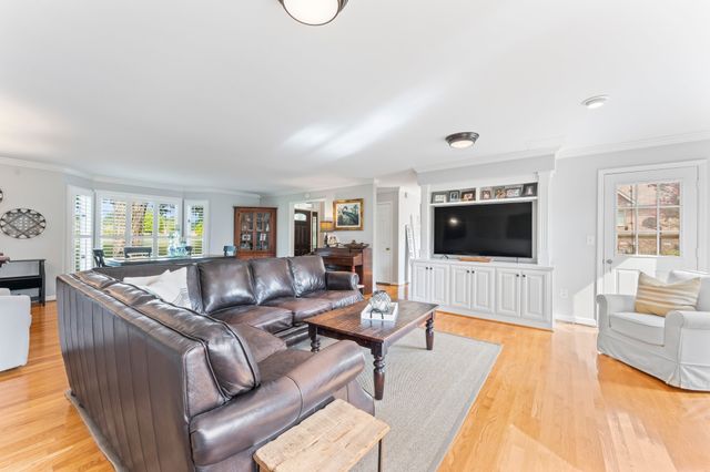 214 Kingsridge Blvd, Tullahoma, TN 37388